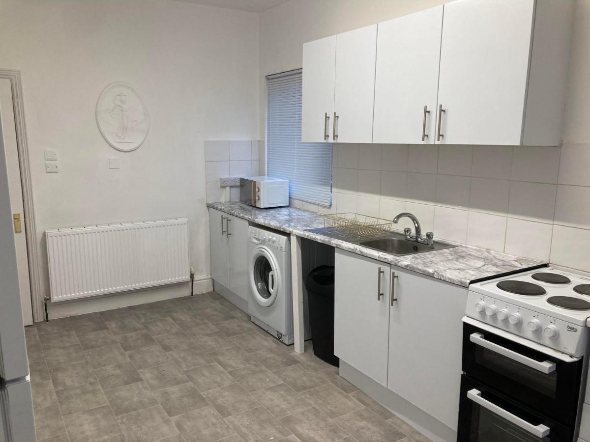 Agapi Apartment - Sea View Sleeps Ten Blackpool Buitenkant foto