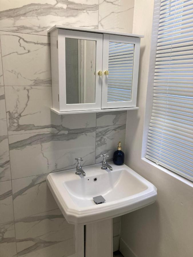 Agapi Apartment - Sea View Sleeps Ten Blackpool Buitenkant foto