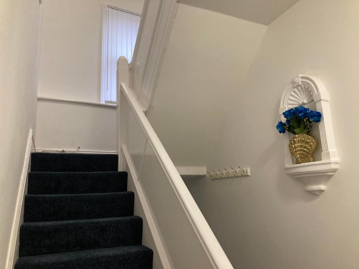 Agapi Apartment - Sea View Sleeps Ten Blackpool Buitenkant foto